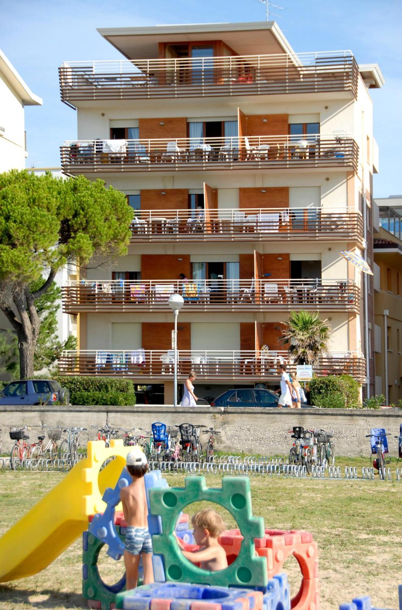 Monica Apartment Бибионе Екстериор снимка