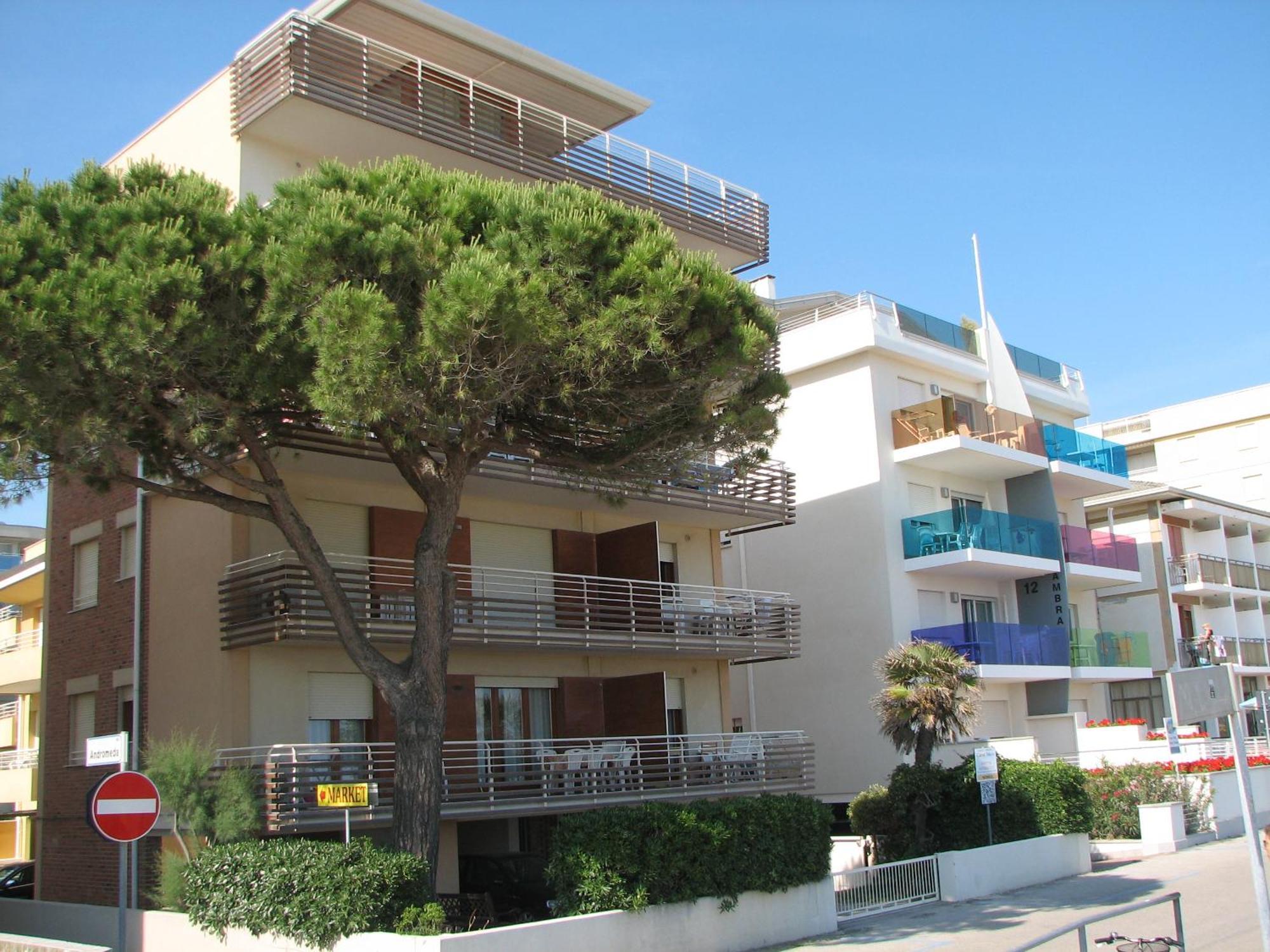 Monica Apartment Бибионе Екстериор снимка