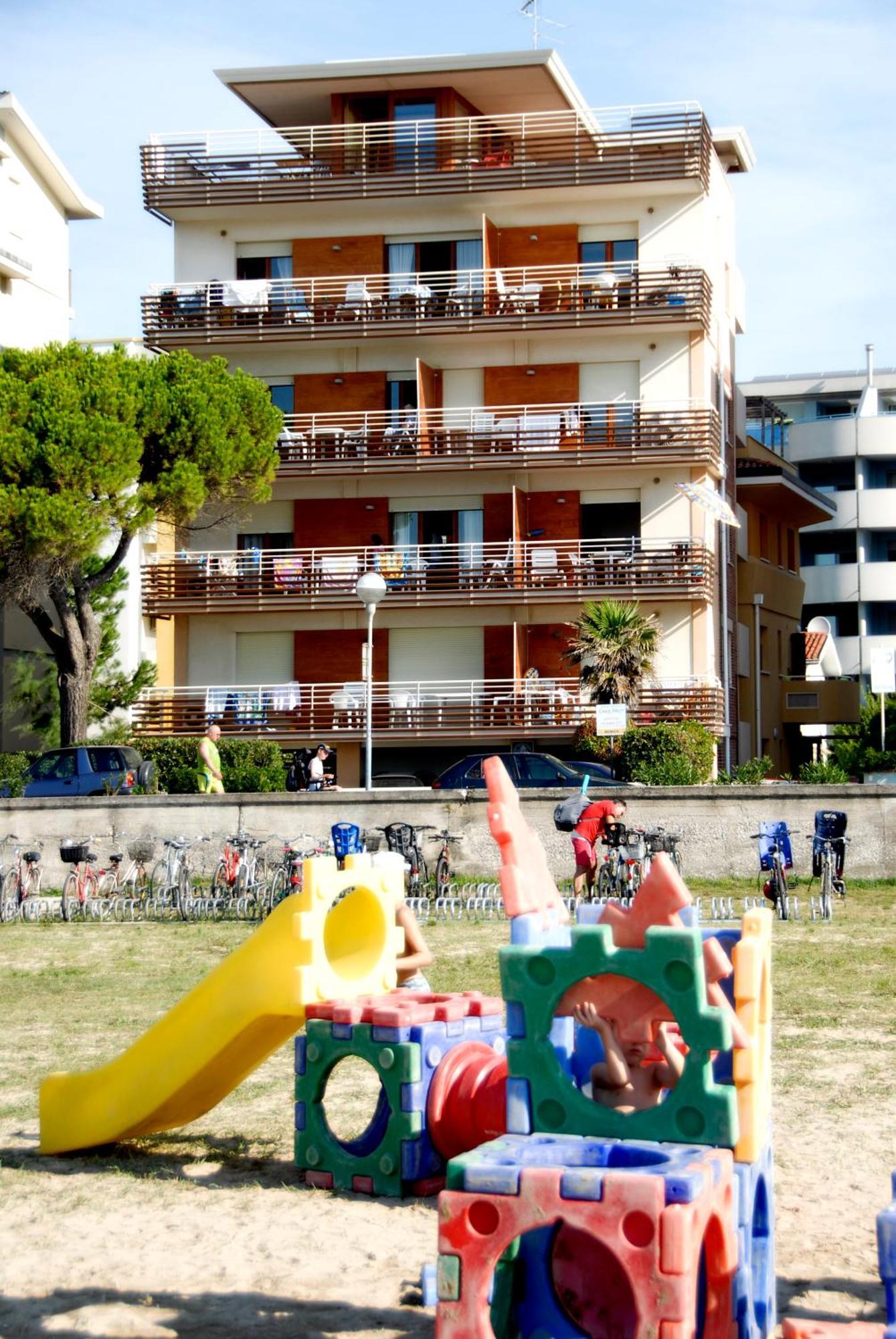 Monica Apartment Бибионе Екстериор снимка